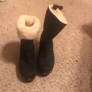 Super cute ugg booties! Perfect condition!